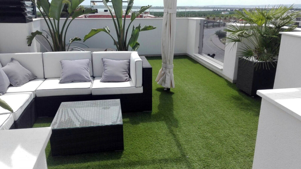 instalar-cesped-artificial-terraza